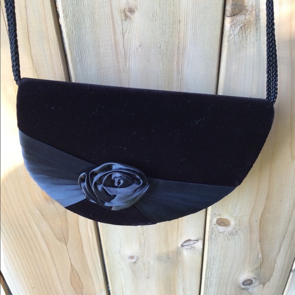 DEC 15 LAST DAY! CLEARANCE: Vintage Eaton Half Moon Velvet Evening Bag - Picture 4 of 6